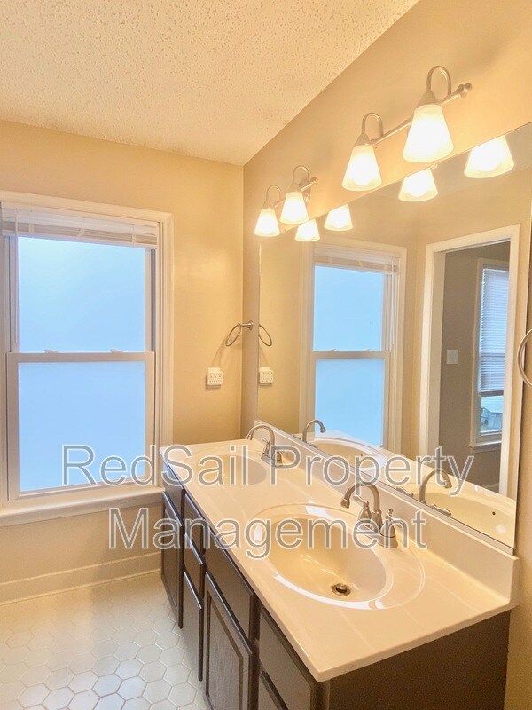 Building Photo - 14 Tabatha Cir