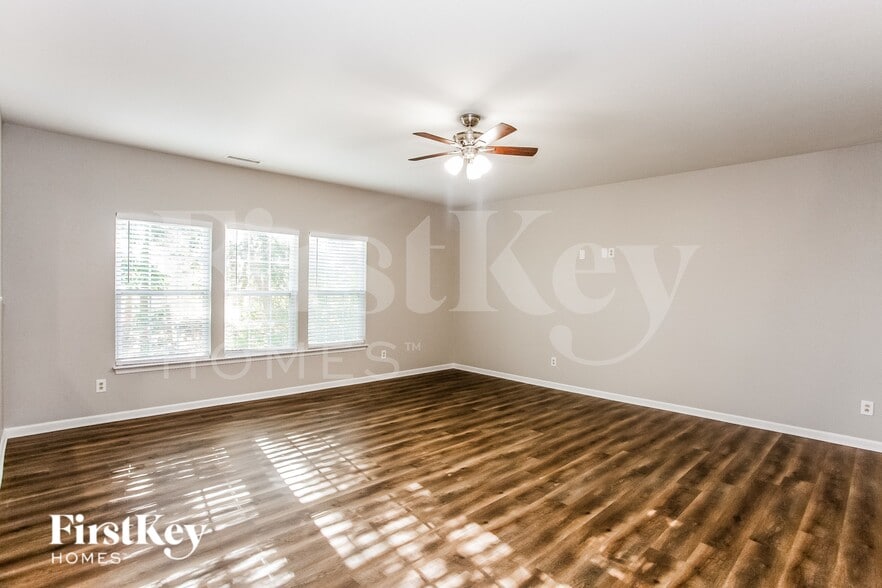 Building Photo - 727 Sinclair Dr