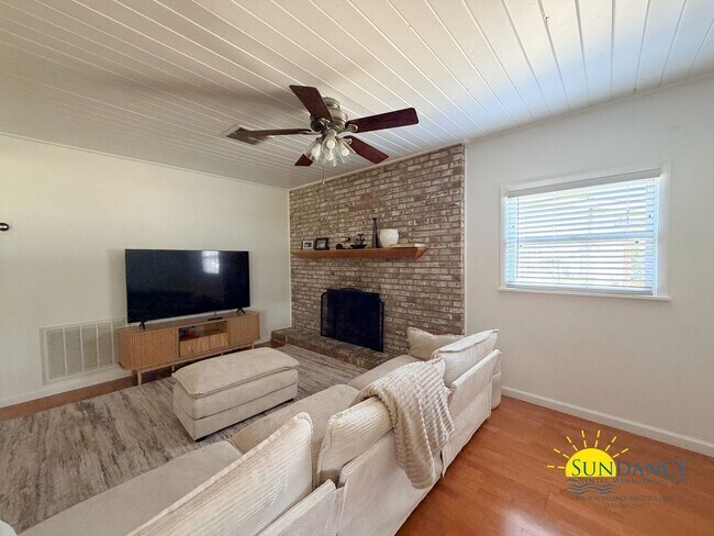 Building Photo - Spacious 4BR Home in Fort Walton Beach with Solar Panels!