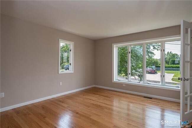 Building Photo - 6 Leeway Dr