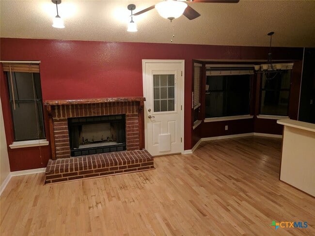 Building Photo - 1502 Stratford Dr
