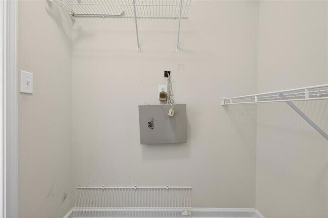 Building Photo - 2885 Stonehenge Ct