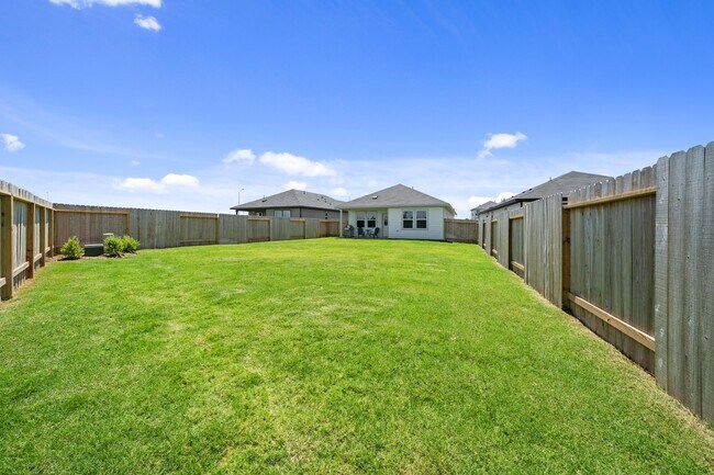 Building Photo - 18006 Lasso Mls Dr