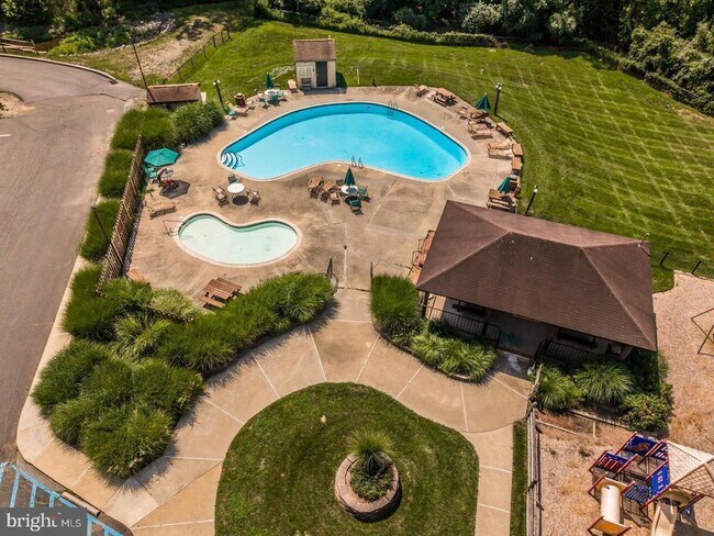 Building Photo - 1609 Painters Crossing