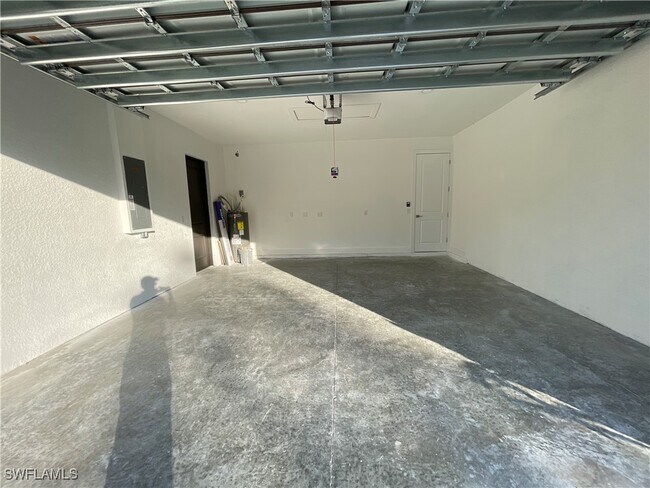 Building Photo - 829 Gillian Ave