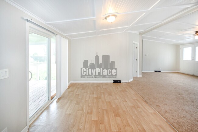 Building Photo - 2841 W Ray St