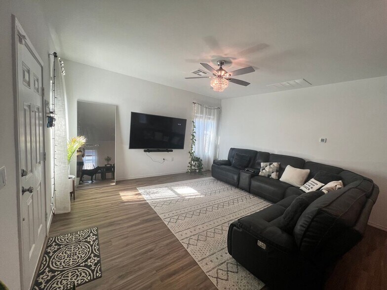 Building Photo - 2308 Nightview Dr