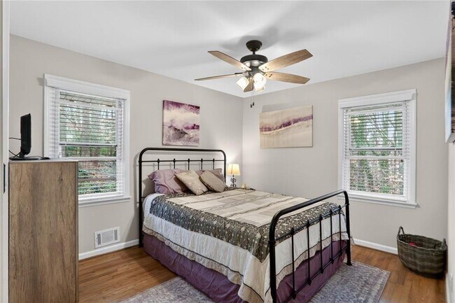 Building Photo - 2560 Skyland Trail NE
