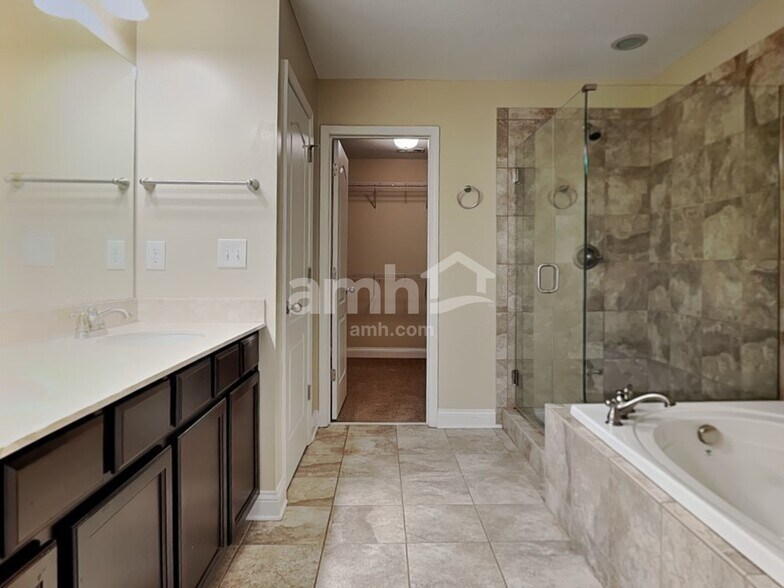 Building Photo - 3419 Greentree Ln