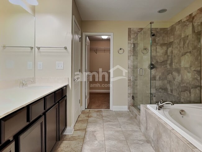 Building Photo - 3419 Greentree Ln