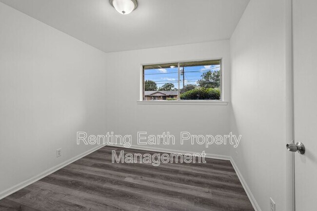 Building Photo - 426 Brookview Dr