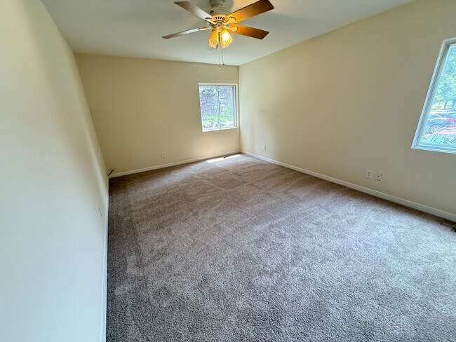 Building Photo - Chic & Comfortable 2BR/2BA Ground-Level Co...