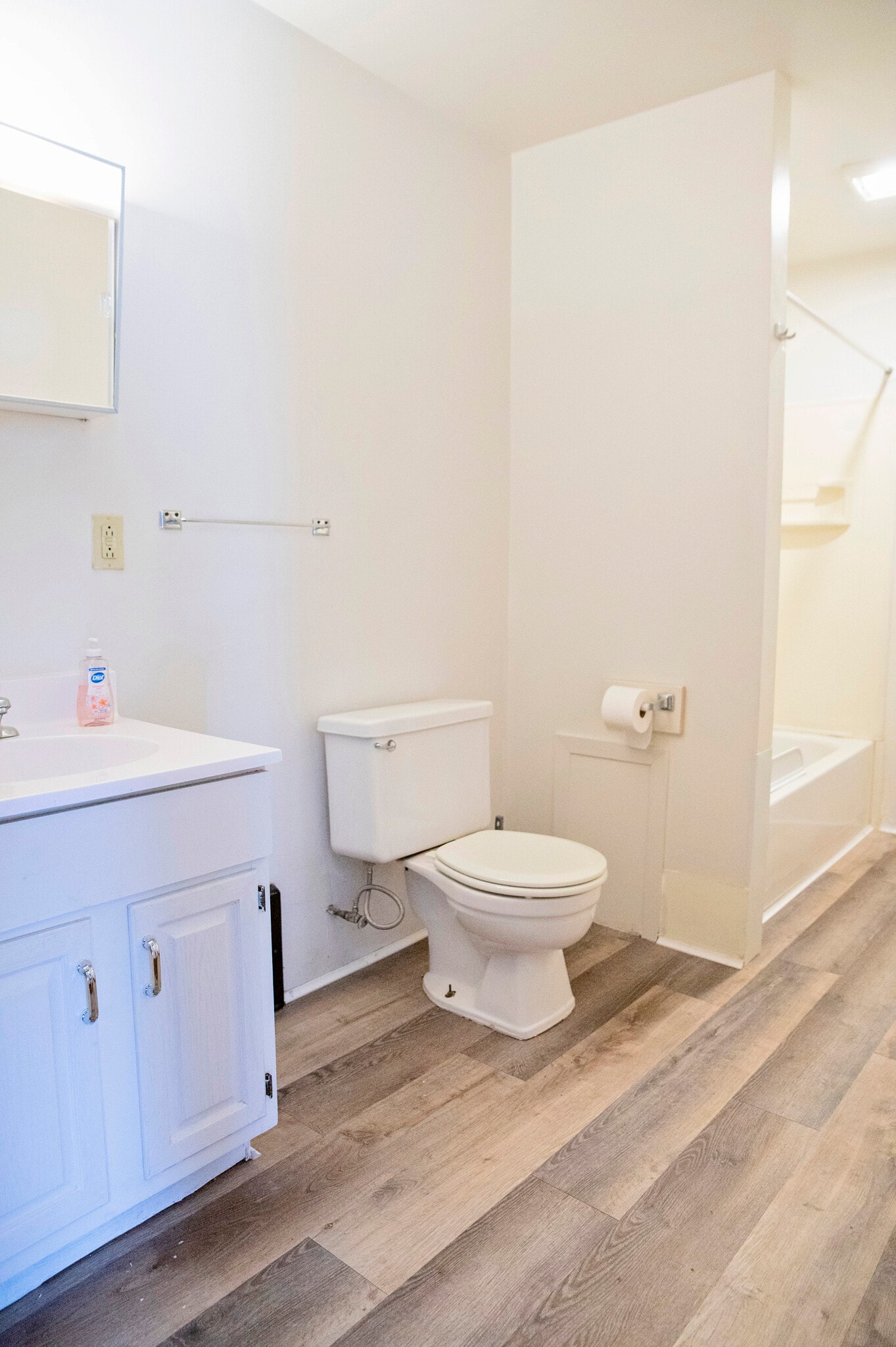 Building Photo - 609 5th Ave