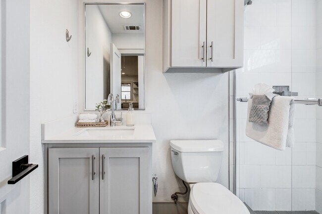 Building Photo - 5126 Monticello Ave