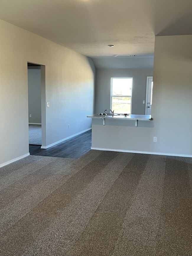 Building Photo - 561 SE 3rd Ter