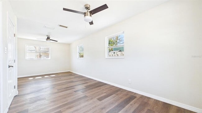 Building Photo - 4418 W Fairview Heights