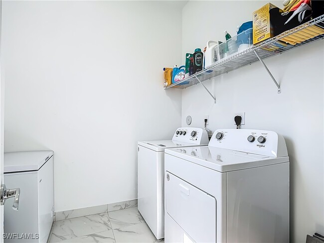 Building Photo - 5046 Panella Ave