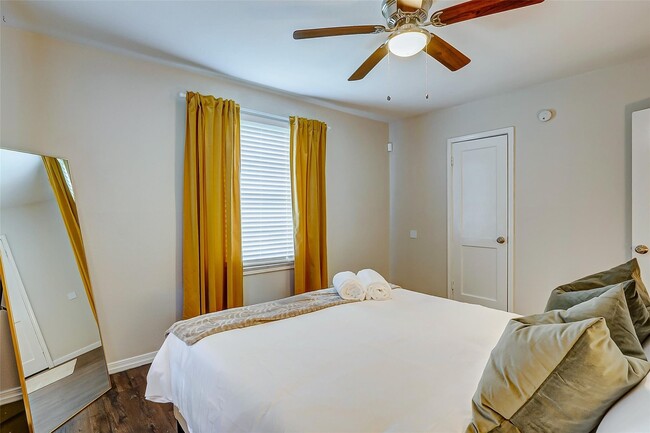 Building Photo - 4440 Castor St