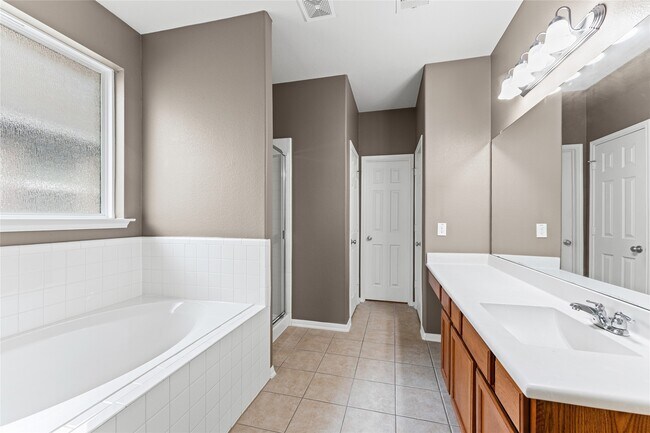 Building Photo - 1706 Zeppelin Cir