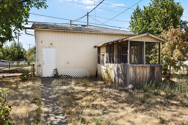 Building Photo - 503 W Jackson St