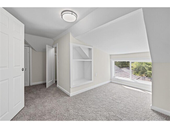 Building Photo - 892 Marshall Ave