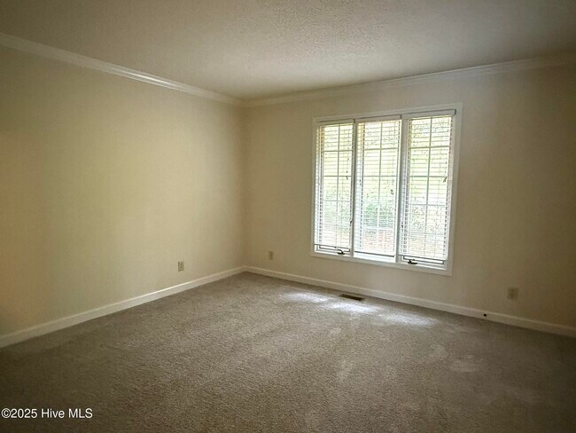 Building Photo - 261 Tall Trees Dr