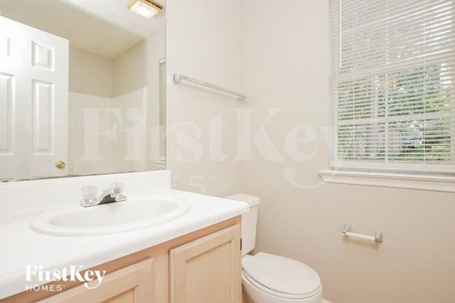 Building Photo - 6165 Pembroke Dr