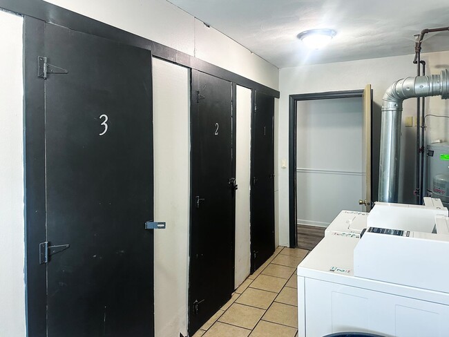 Building Photo - 130 S Clarendon St