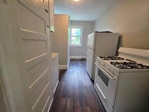 Building Photo - 126 Dawes Ave