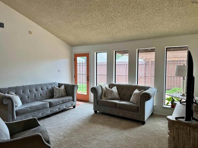 Building Photo - 2814 Mill Valley Dr