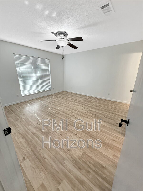 Building Photo - 6929 Summit Way