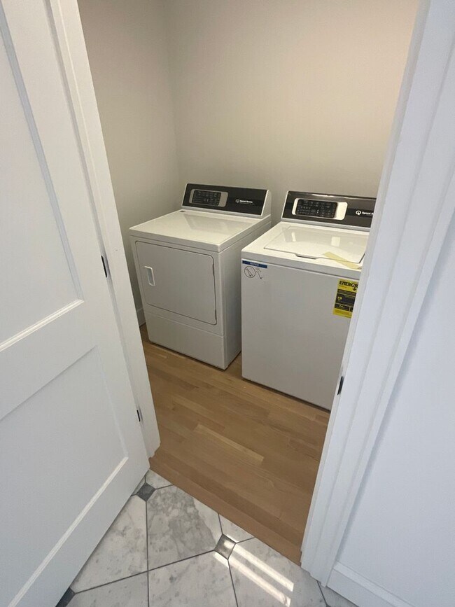 Building Photo - 0 Macdonough Place