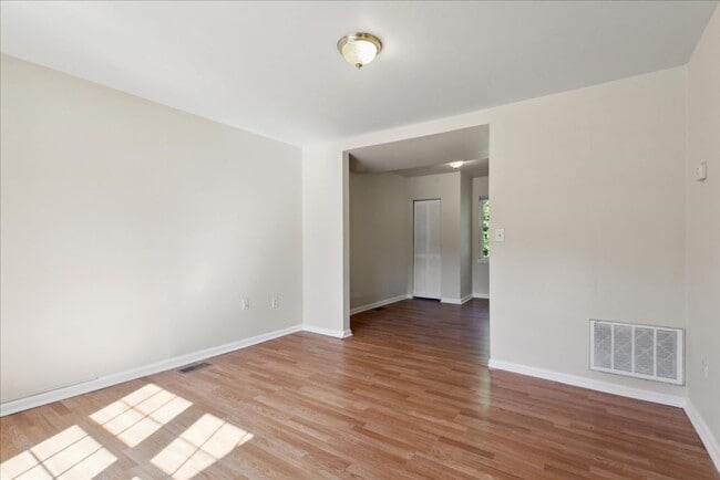 Building Photo - 715 18th St