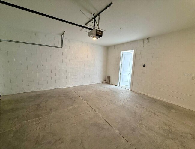 Building Photo - 1859 Pinecliff Dr