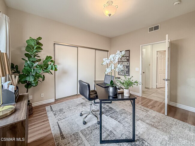 Building Photo - 5420 Sylmar Ave