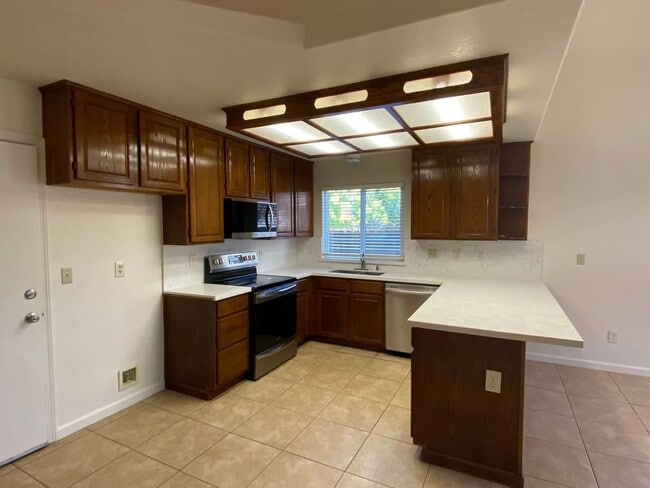Building Photo - Vacaville 3bed/2bath home! Open floor plan...