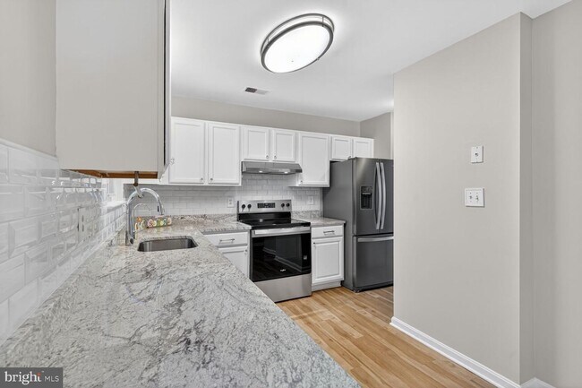 Building Photo - 8 Suncroft Ct