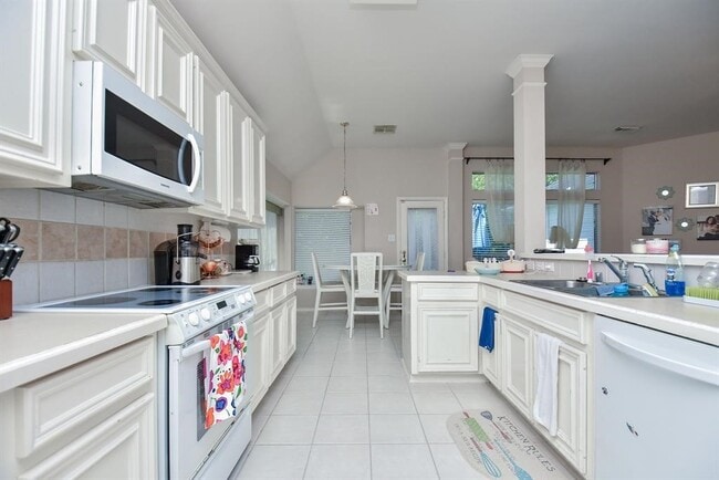 Building Photo - 3606 Chesapeake Ct