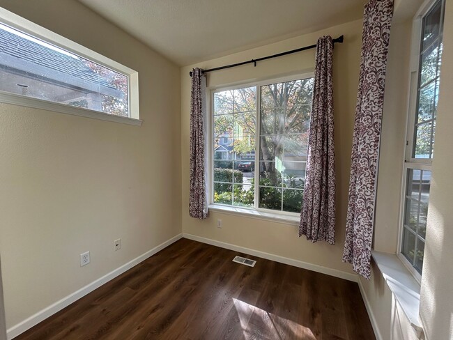 Building Photo - Spacious 4 Bedroom (plus den), 3 Bath Home...