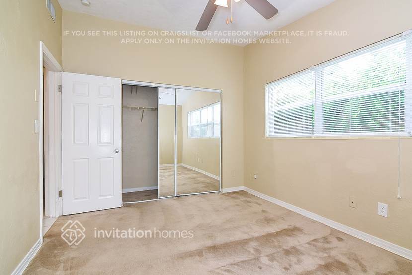 Building Photo - 813 E River Dr