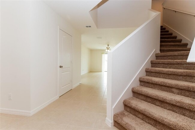 Building Photo - 2215 Caspian Dr