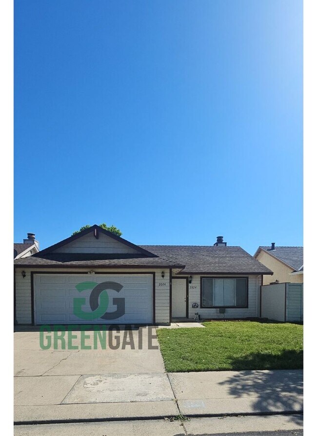 Building Photo - 3 BEDROOM 2 BATH HOME MOVE IN READY IN North MODESTO!
