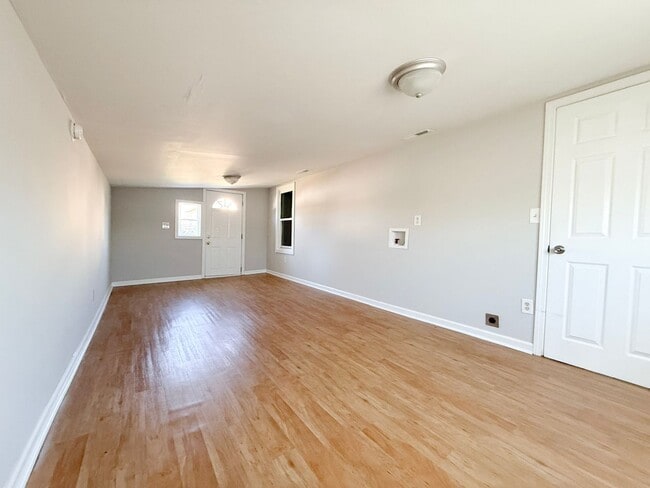 Building Photo - 4 Bedroom Two-Story Home with Large Yard, Lawn Care Included