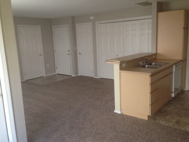 Building Photo - 121 N Avenger Ln
