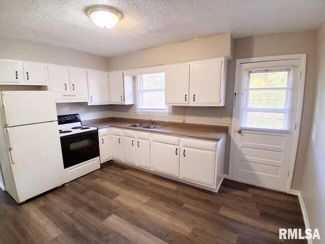 Building Photo - 5812 W Farmington Rd