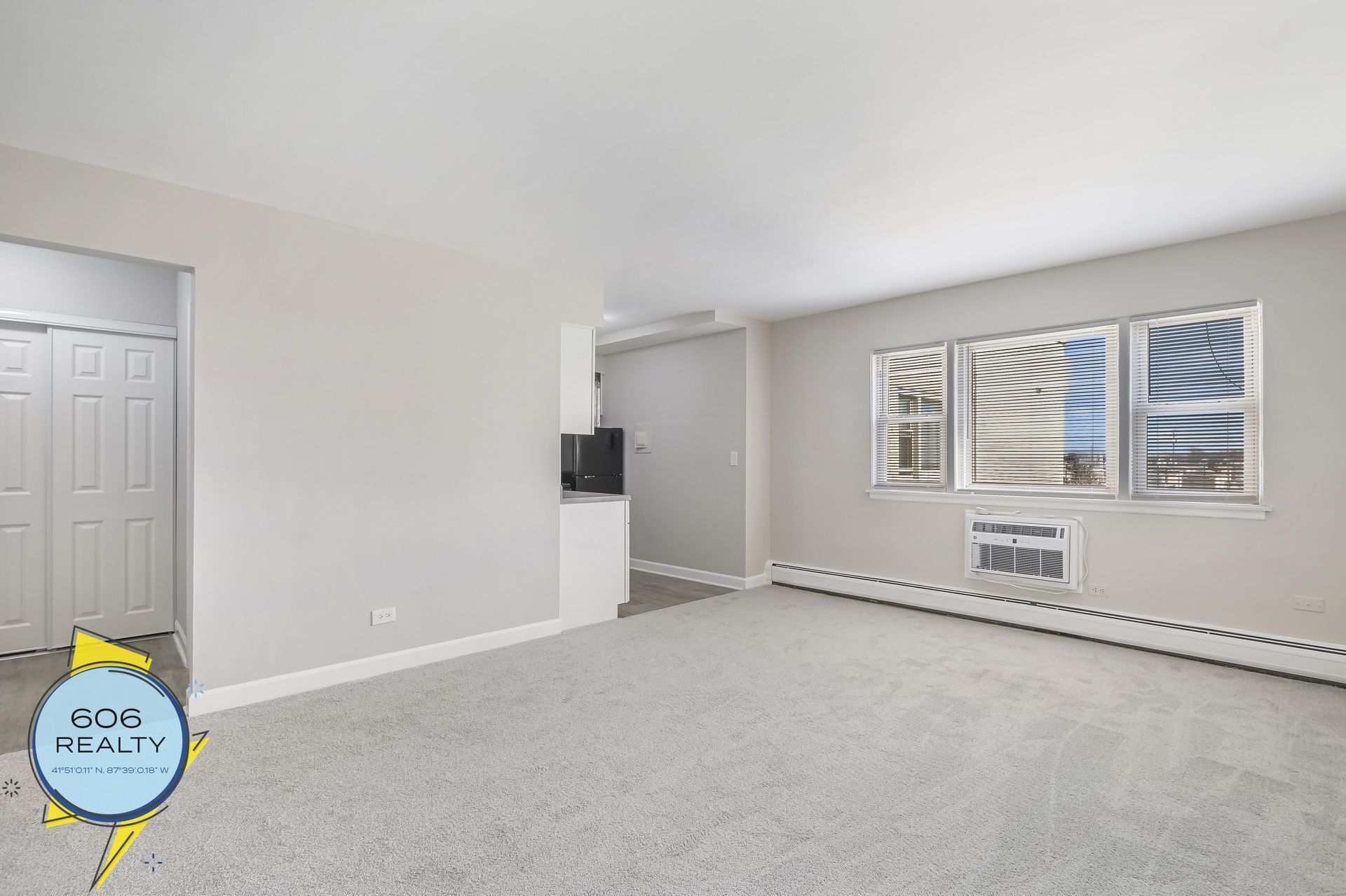 Building Photo - 3001 N Thatcher Ave