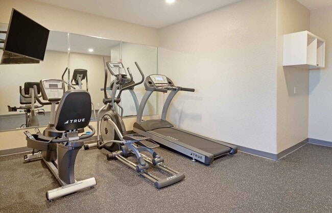 Building Photo - Furnished Studio-Baytown