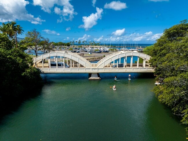 Building Photo - Estate on 1 acre 3 bedroom 2.5 baths and attached 2 car garage