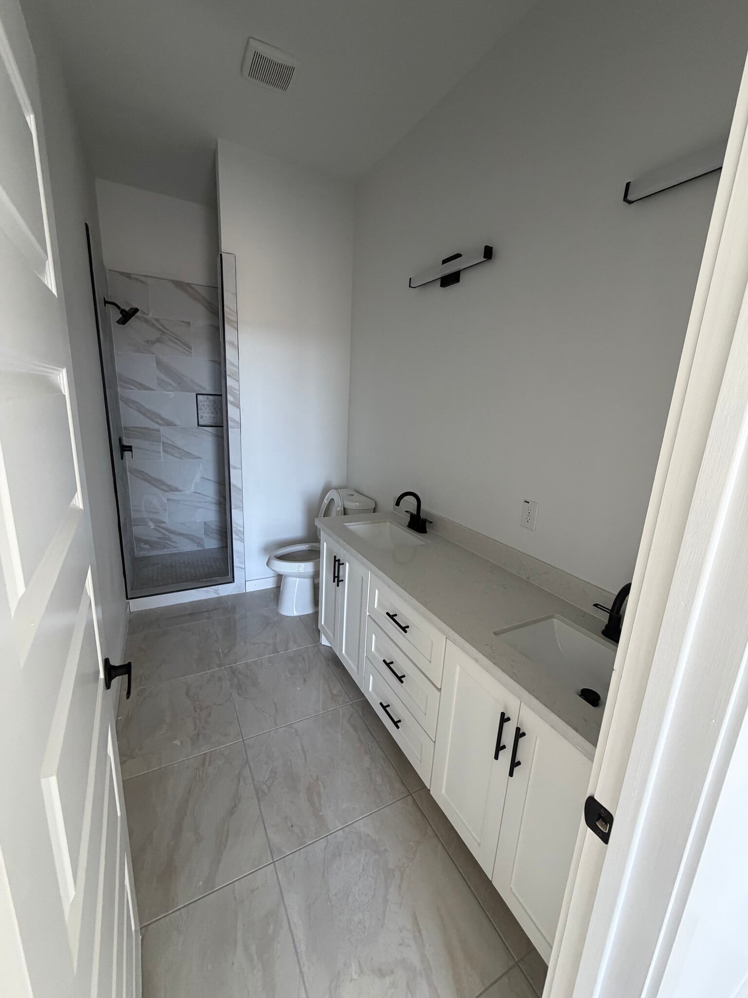 Building Photo - 4410 Escondido Ln S