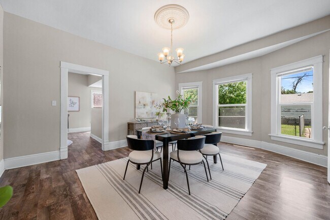 Building Photo - 2 or 3 bed/1 bath house in Indian Hills av...